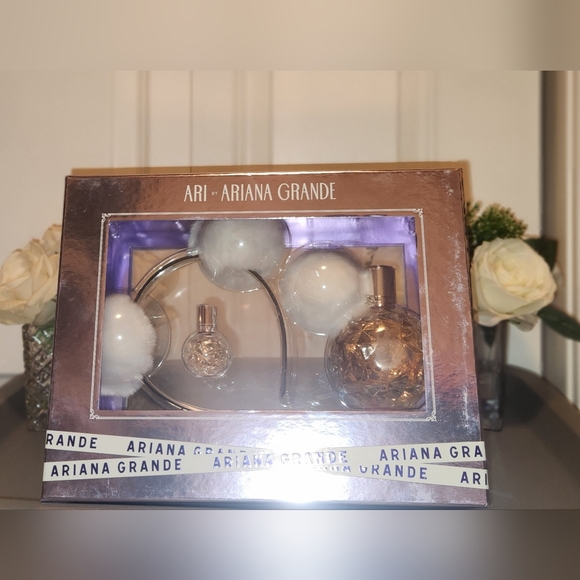 Ari by Ariana Grande EDP Perfume Gift Set with Pom Pom Headband;New & Never Used - Picture 12 of 16